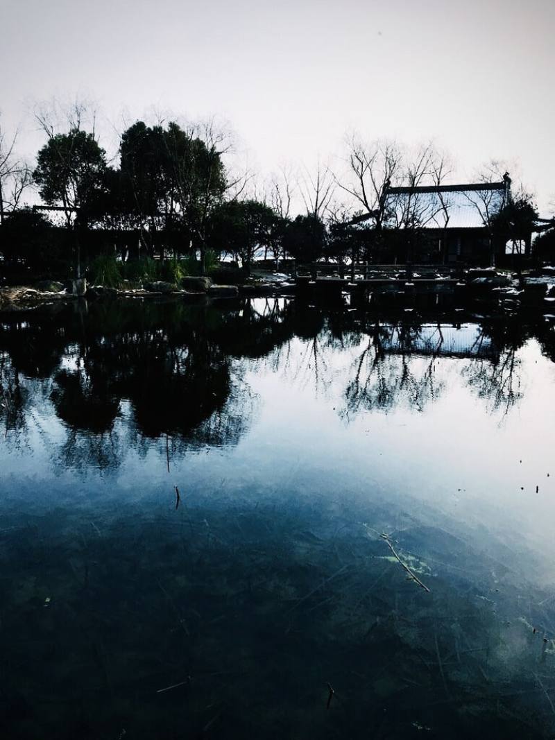 藝術家、詩人王婷將舉辦「磁層：可以詩可以畫—王婷攝影個展」，11日起至28日在金門縣文化局第一展場展出。（王婷提供）