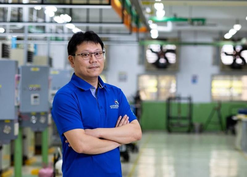 南港高工冷凍空調科教師黃俊程透過情感連結、分組競賽等方式，引導學生投入學習、良性競爭，獲得113年師鐸獎，也獲選教育家人物典範。（教育部提供）