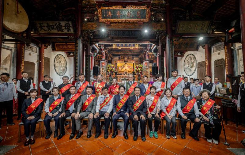 總統和出席人員合影