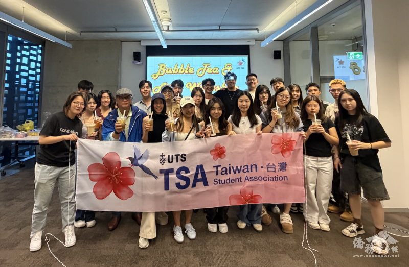 澳洲臺灣多元文化協會會長簡明輝與TSA活動參與同學合影