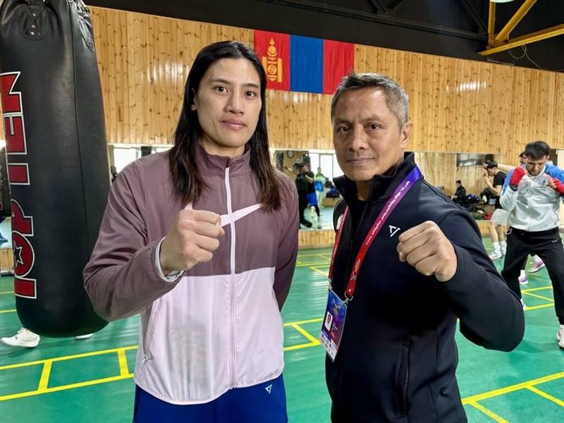 Olympic bronze medalist Chen Nien-chin (left) at the 2026 Asian Boxing Elite Boxing Championships in Mongolia. Photo courtesy of Coach Ko Wen-ming