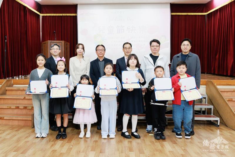 仁川華僑中山小學頒發模範兒童表現優異獎