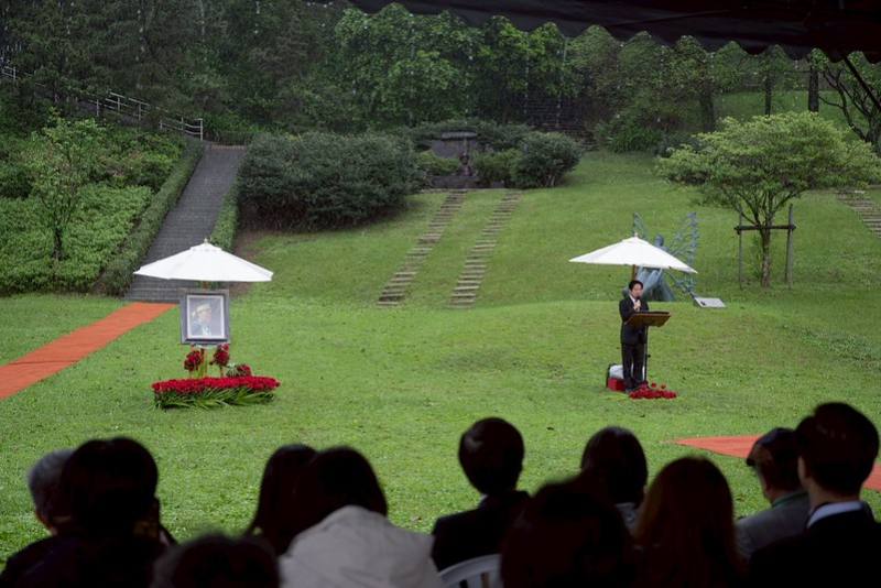 總統出席鄭南榕追思紀念會　強調民主是臺灣唯一的活路　重申「和平四大支柱行動方案」以實力獲得真正的和平