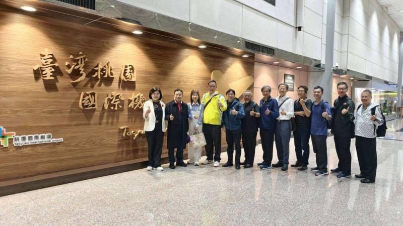 雲林縣長張麗善（左）7日率縣府團隊啟程前往越南，展開5天招商引資與產業交流行程，希望爭取企業回流設廠。（雲林縣政府提供）