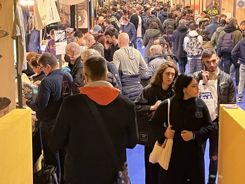 安古蘭漫畫節規模不小，其中又以新世界最為熱門，集結獨立出版社、小型出版社等攤位，能看到許多有趣的作品。圖片提供／陳怡靜