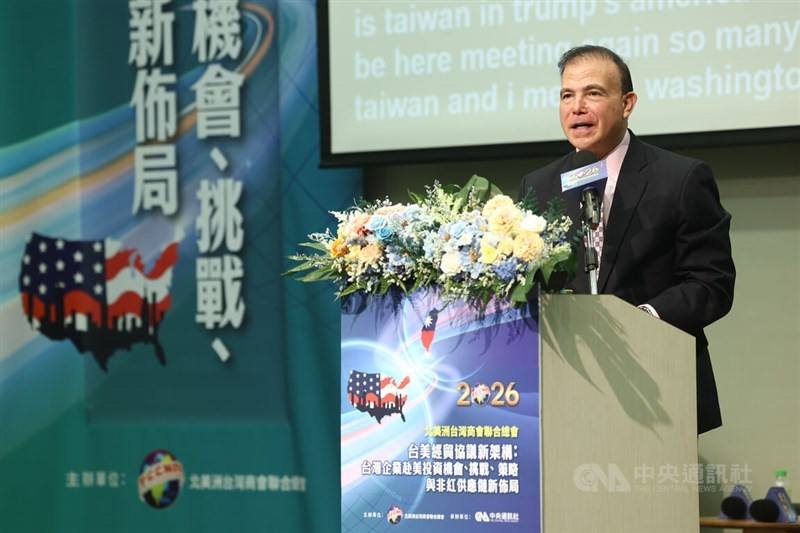 Art Estopinan, an American senior international and public affairs chief, speaks on Taiwan’s role in the international supply chain at a forum in Taipei on Tuesday.