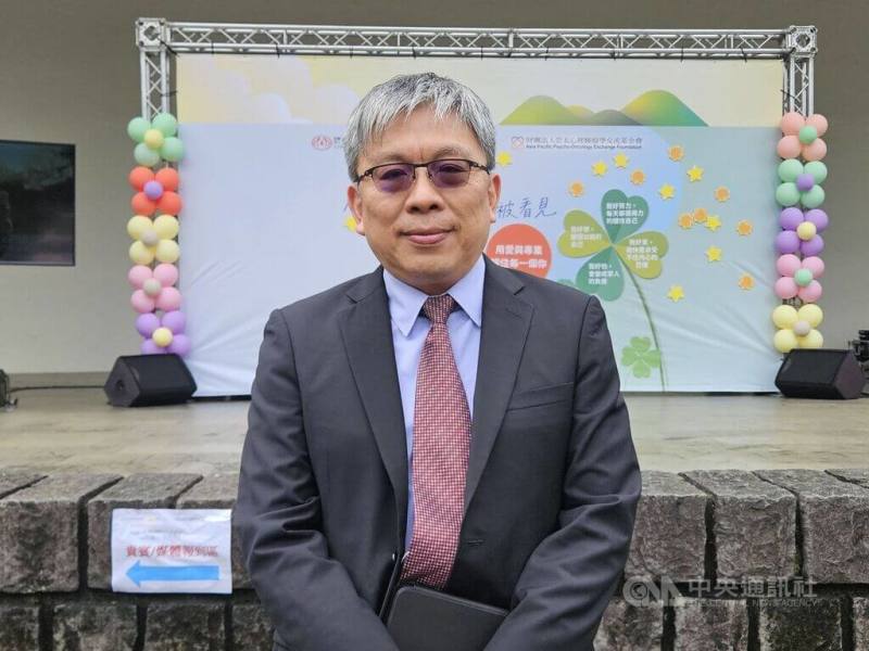 衛生福利部預計7月試辦癌友心理支持服務，心理健康司長陳柏熹（圖）8日表示，鎖定頭頸癌與肺癌患者，並評估納入乳癌個案，家屬亦可受惠。