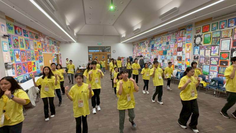 學員們認真投入舞蹈練習，在節奏中培養默契，也展現青春活力與團隊精神。