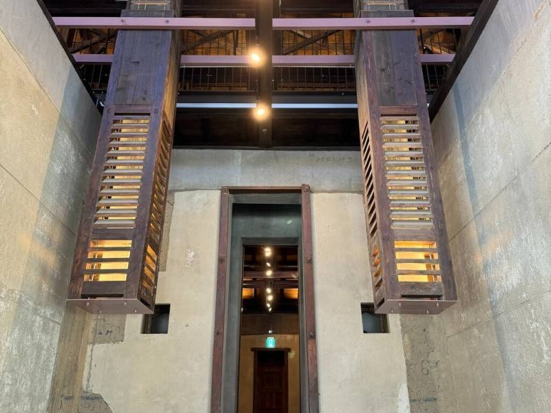 台中市潭子農會穀倉是建於日治時期的市定古蹟，已有百年歷史，稻穀倉庫中自屋架垂下的「通氣柱」構造，讓稻米的濕氣可以藉由通氣柱加速排出。