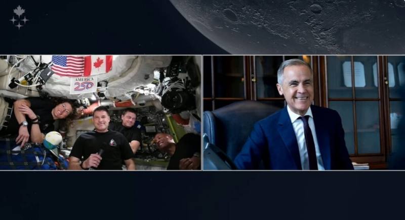 加拿大總理卡尼（右）8日與執行繞月任務的太空人韓森連線。