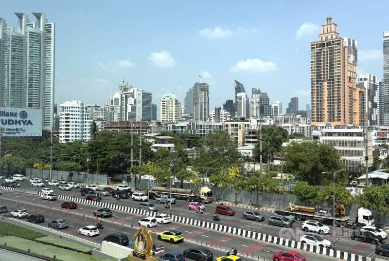 世界銀行指出，泰國、寮國、柬埔寨和蒙古是在當前能源危機的衝擊下，最容易受影響的經濟體，並將泰國2026年的經濟成長預期從1.8%下調至1.3%。