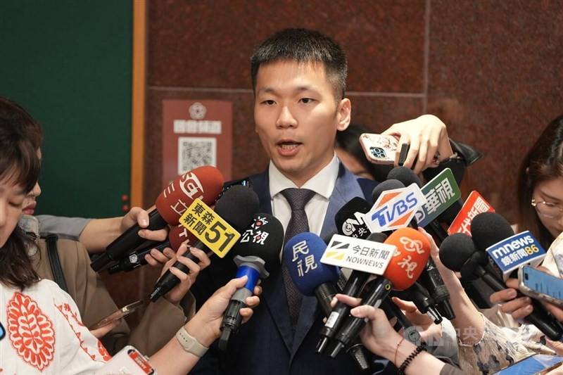 Sports Minister Lee Yang.