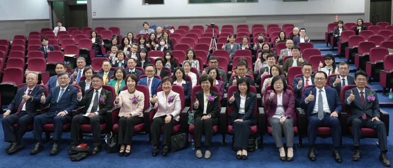 114年度績優合作銀行頒獎典禮合影