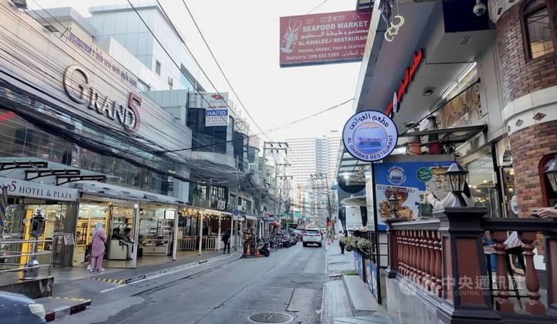 美伊衝突導致赴泰旅遊的中東遊客銳減，曼谷娜娜區是阿拉伯遊客熱門旅遊地點，中東餐廳、服飾、鞋店及香水店林立，平時門庭若市，現在卻門可羅雀。