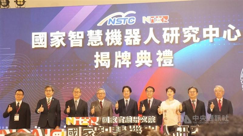 President Lai Ching-te (center), NCAIR Director Su Wen-yu (first left) and National Applied Research Laboratories President Tsai Hung-yin (second left) attend the opening ceremony of the National Center for AI Robotics in Tainan on Friday. CNA photo April