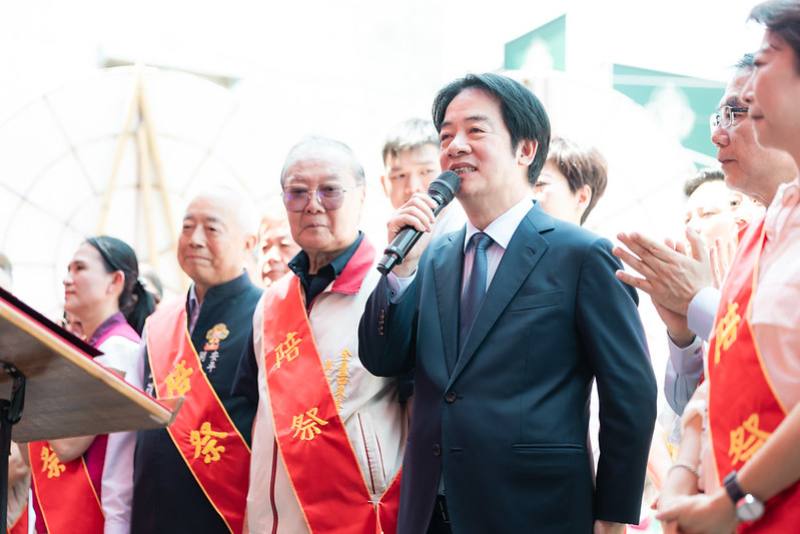 總統前往「財團法人台南市全台西來庵」參香祈福