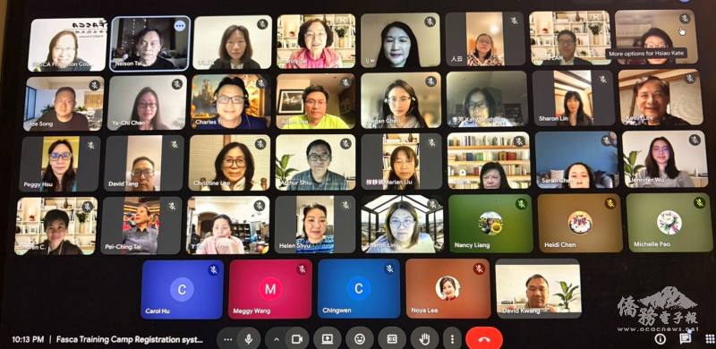 2026年4月9日，參加FASCA註冊系統線上展示的參與者合影。 從左到右：劉超琦老師、戴松昌僑務諮詢委員、僑民處李嘉宜科長、紐約文教中心王怡如主任(右四)、多倫多文教中心藍柏青主任(右二)
