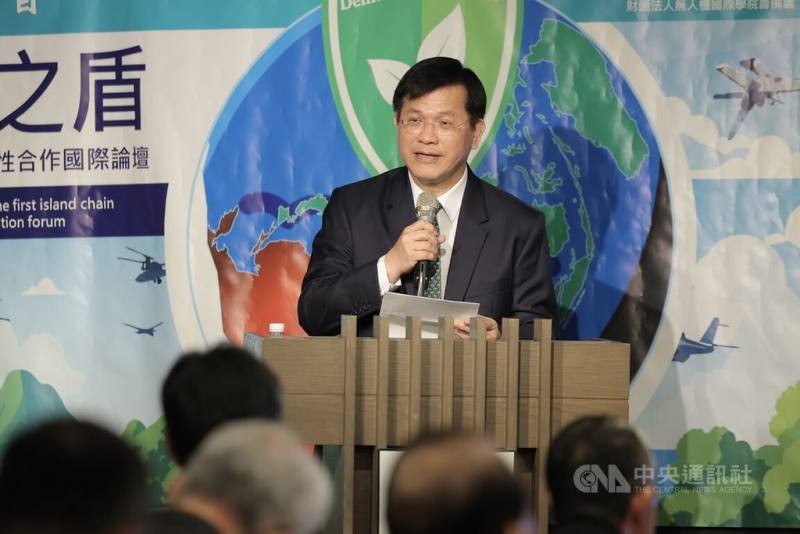 「民主之盾：第一島鏈全社會韌性合作國際論壇」開幕式11日上午在台北舉辦，外交部長林佳龍（圖）致詞表示第一島鏈的民主之盾不是靜態防線，而是單一戰區的動態韌性架構，由自由人民共同珍視的價值所賦予正當性