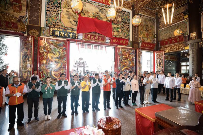 總統前往「大灣凌霄寶殿武龍宮」參香祈福
