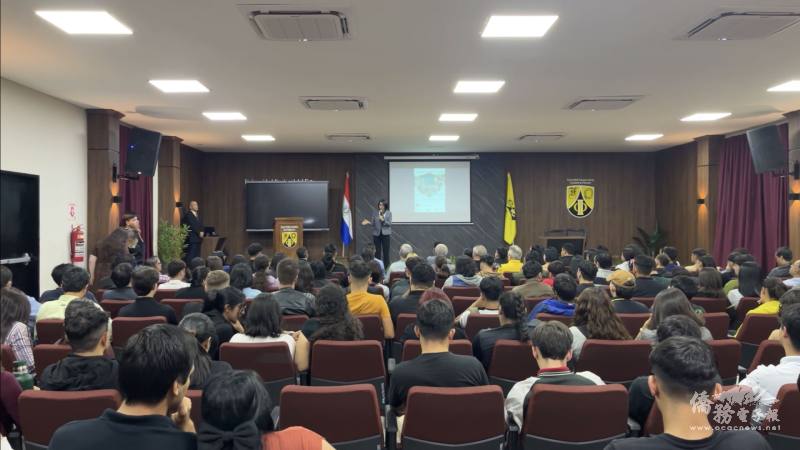 透過影片與介紹讓同學們瞭解臺灣民主發展過程