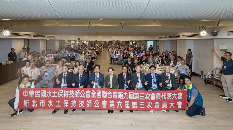 蕭美琴副總統11日晚間出席「水土保持技師公會全聯會第9屆第3次會員代表大會及新北市水土保持技師公會第6屆第3次會員大會暨晚宴」