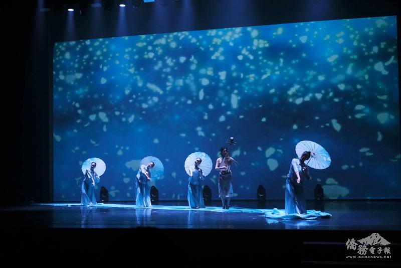 當代樂坊融合音樂、舞蹈戲劇與環境劇場的跨感官演出，讓觀眾耳目一新，精湛演出獲得在場觀眾熱烈好評