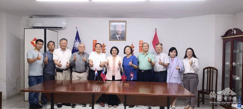 與會人員與新舊任會長合影