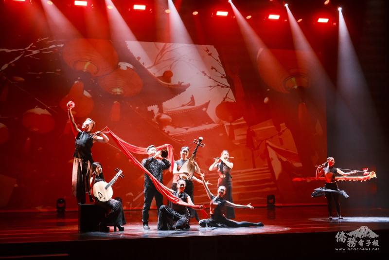 當代樂坊融合音樂、舞蹈戲劇與環境劇場的跨感官演出，讓觀眾耳目一新，精湛演出獲得在場觀眾熱烈好評