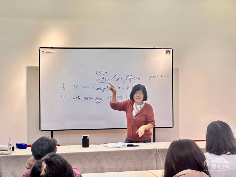 校長張志齊精通中葡語內容生動實用