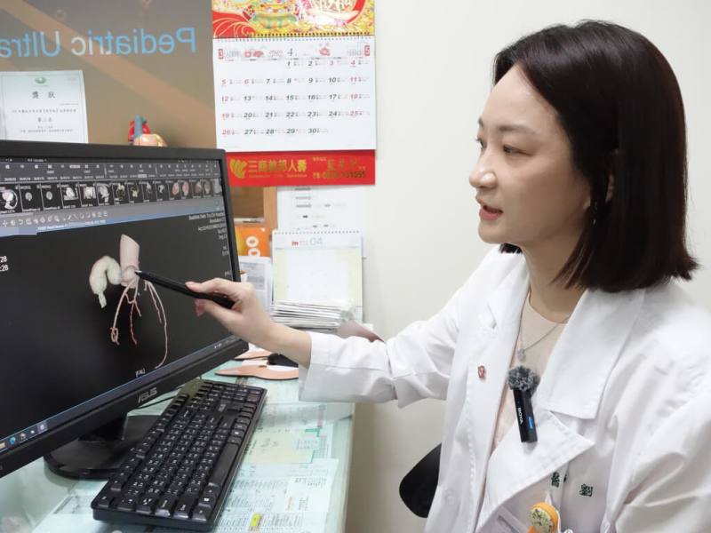 大林慈濟醫院小兒醫師劉瑋莉（圖）13日指出，「巨大先天性冠狀動脈廔管」是一種罕見的心臟血管畸形，嚴重會造成心肌缺氧、心臟擴大、心衰竭等症狀危及性命。