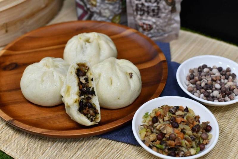 樹豆是一種具高營養價值的傳統原鄉作物，也稱「勇士豆」，卻不易料理。農業部台東區農業改良場成功研發出即食品，可製作水餃或包子等中式點心，方便民眾在家料理。（台東農改場提供）