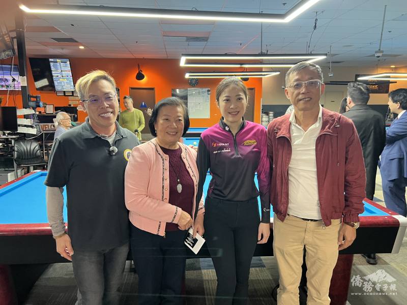 僑務委員李垣麟(右一)與劉玲霞(左二)到場為台灣選手加油