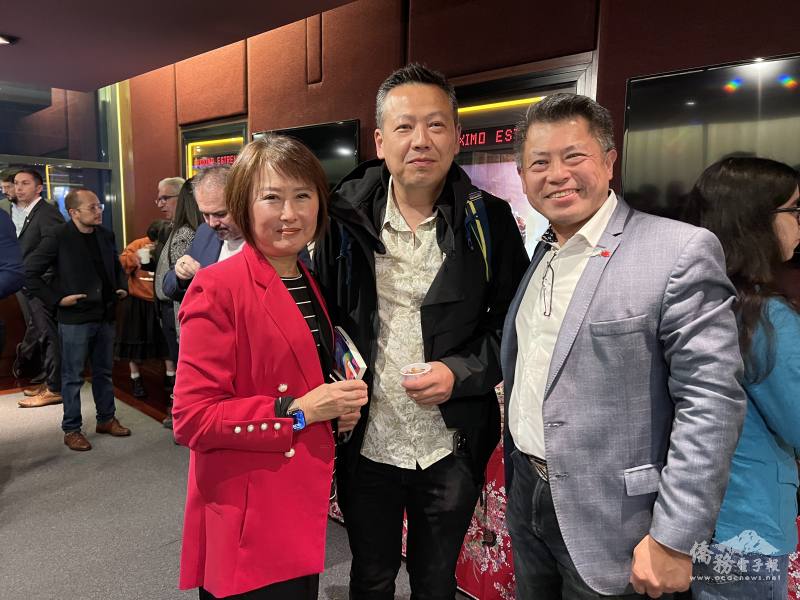 僑務委員葛道爭、阿根廷臺商會副會長徐文彬及僑聯會理事長洪瑞堂合影