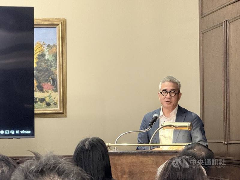 多倫多大學副校長黃一莊（Joseph Wong）觀看台灣半導體發展史紀錄片「造山者」後，致詞透露父親和台灣半導體先鋒林本堅、胡定華等人是台大電機系同學。