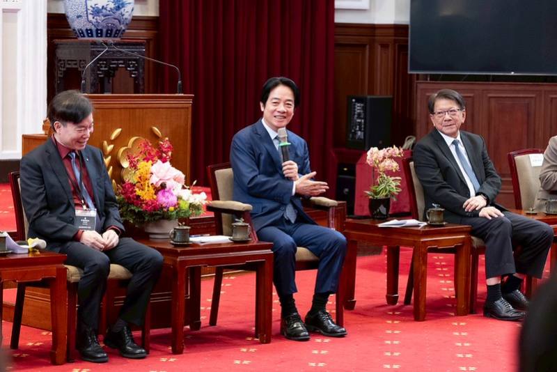 賴清德總統13日上午接見「第三屆IT Matters Awards」獲獎者及評審團