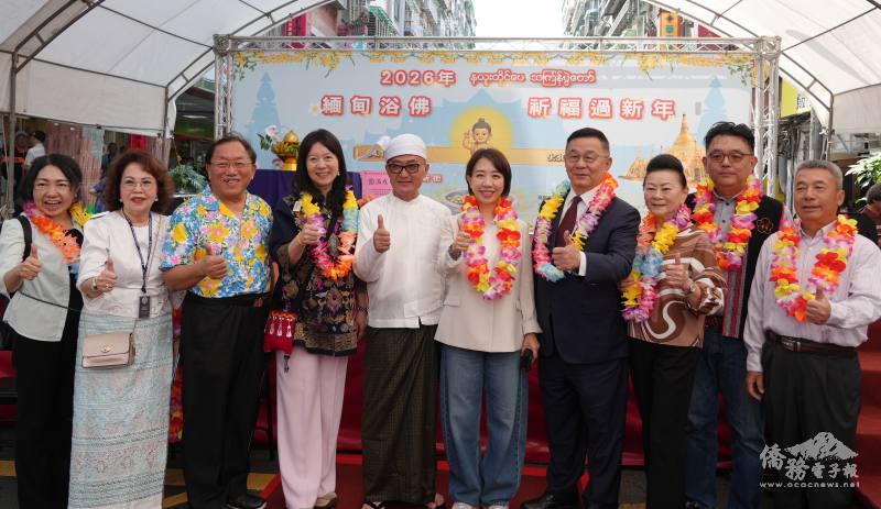 李姸慧(右五)、楊海潮（左五）與出席貴賓合影