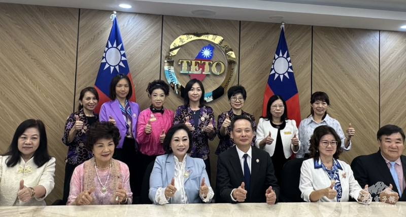 林淑敏率團隊於4月13日上午拜會駐印尼代表處大使洪振榮