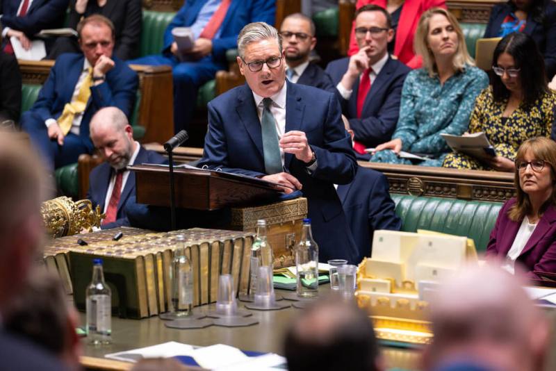 英國首相施凱爾13日表示，本週他將與法國總統馬克宏召開領袖峰會，與各國討論促成荷莫茲海峽重新開通、結束中東衝突的行動方案。