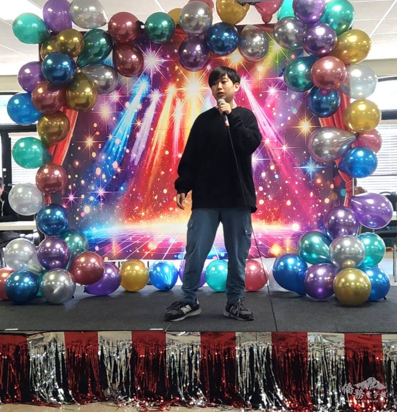 十二歲傅楨宸演唱〈飄向北方〉，饒舌氣勢十足。