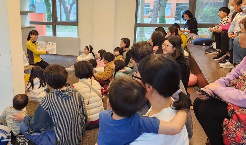 國家人權博物館5月將以「恐懼下的童年，黑暗中的微光」為題，推出新一季兒童人權教育系列活動，也將安排繪本沙龍、創作工作坊等，開啟世代對話。圖為人權館過去活動照。