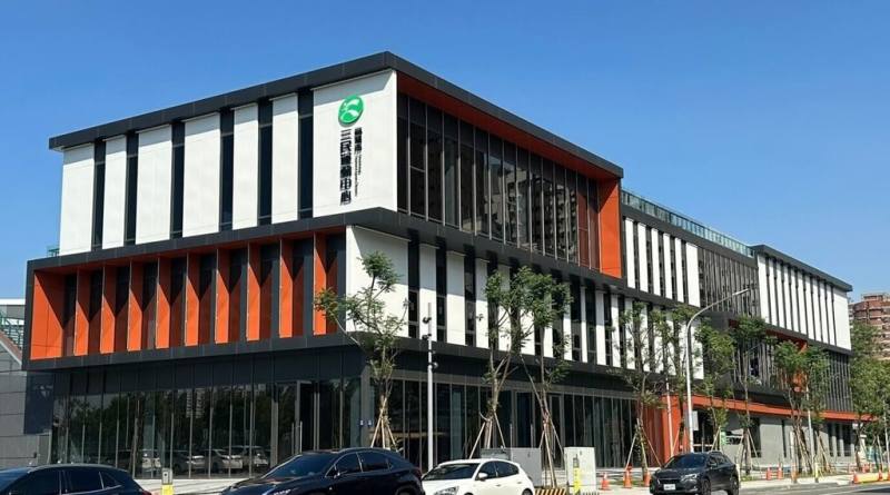 高雄市「三民運動中心」主場館日前完工，後續將辦理室內裝修及開館前相關整備作業，預計年中開始營運。
