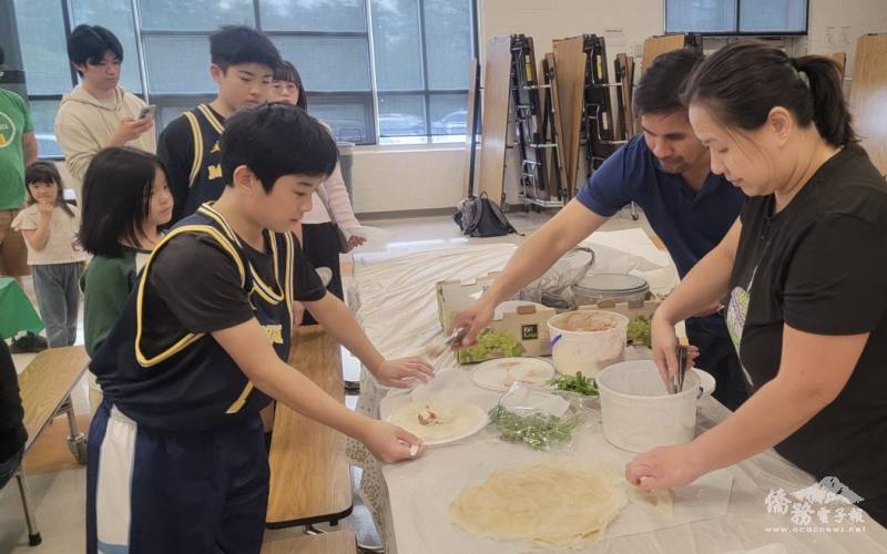 「冰淇淋潤餅」讓許多學生與家長驚喜不已，也展現臺灣飲食文化的創意與多元