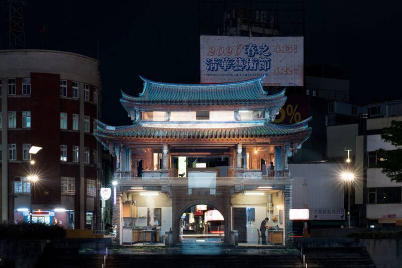 清華大學13日起推出2026春之清華藝術節，攜手波蘭團隊將新竹東門城轉化為新媒體舞台，結合光雕投影及互動藝術，5月中旬將點亮東門城。（清大提供）