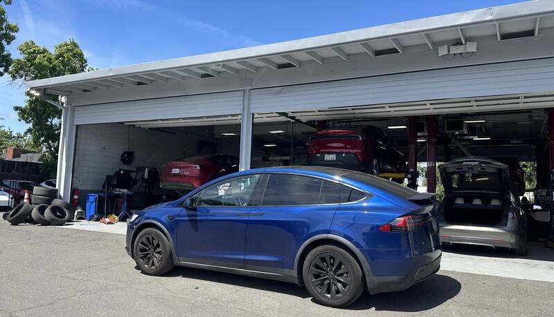 美國汽車市場研究機構考克斯汽車（Cox Automotive）總監史崔提（Stephanie Valdez Streaty）接受中央社訪問指出，油價上漲驅動更多消費者考慮電動車選項。