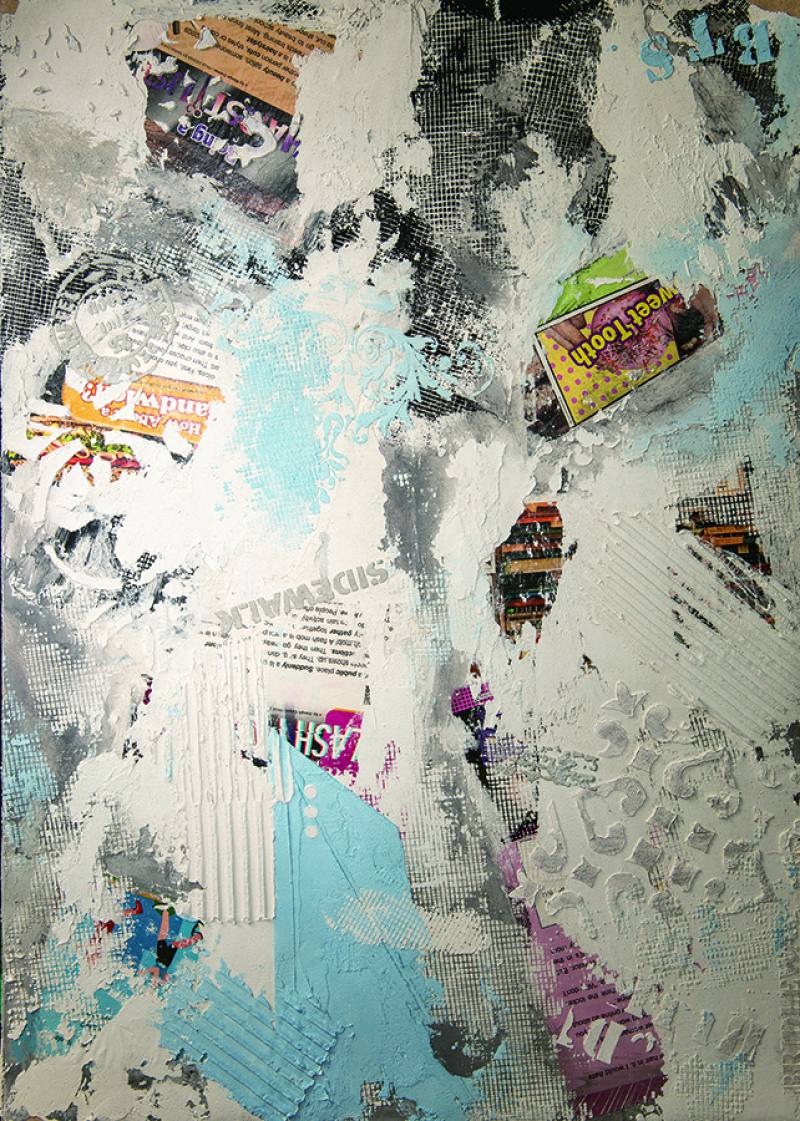 原本灰白的水泥，加入顏料，搭配染板、印刷品的運用，抹成一幅繽紛的畫作。Ah Hong was able to make this colorful painting by adding pigments to white cement and accompanying it with stencil impressions and printed materials.​​