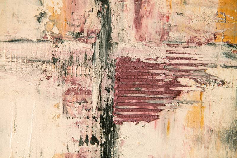 阿鴻因緣際會開啟水泥鏝抹無框畫課程，活用泥作工具，每一次堆疊、刮抹，都創作出獨一無二的紋理。A serendipitous opportunity to teach a class in cement trowel painting on canvas opened a new artistic path for Ah Hong. By creatively using masonry tools, each step of layering and scraping leads to unique pa