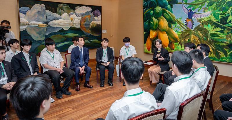 蕭美琴副總統16日上午接見「臺北市立成功高中學生一行」