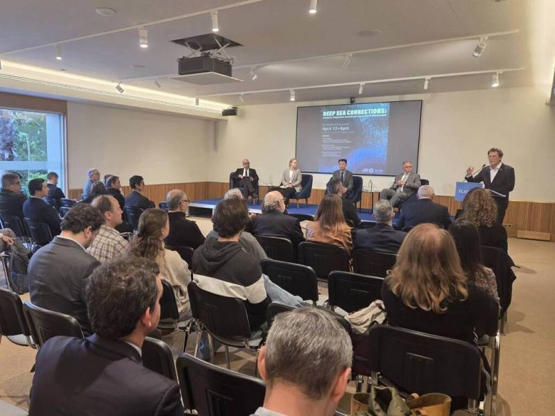 葡美發展基金會（FLAD）與美國駐葡大使館13日舉辦海底電纜座談會，邀台灣網路資訊中心董事長黃勝雄（台上左3）等專家與談。