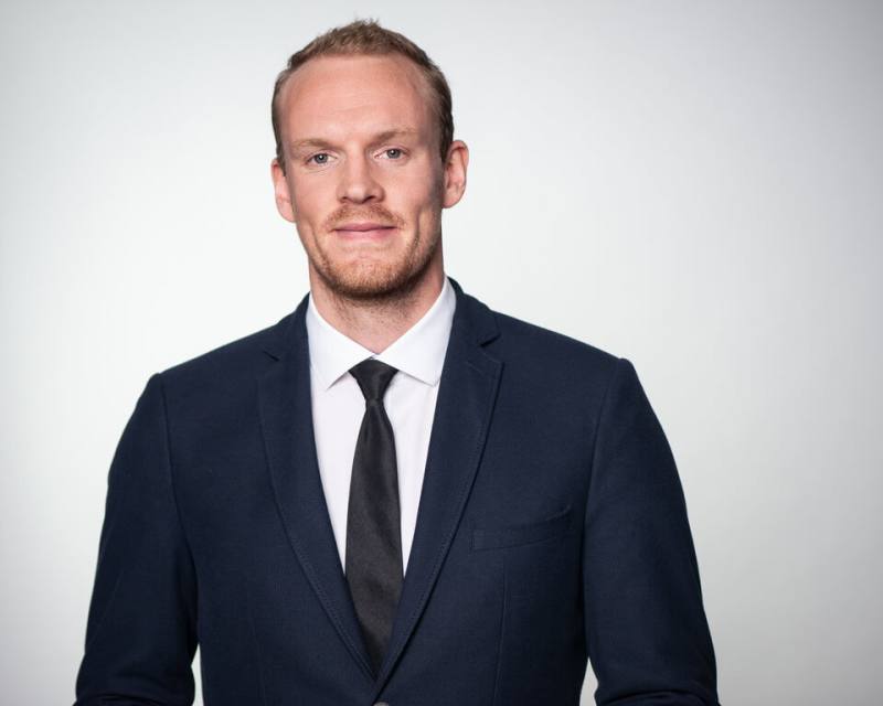 德國聯邦外貿與投資署（GTAI）汽車產業專家麥斯特（Christoph Mester）指出，德國汽車等核心工業正透過軍民兩用技術切入國防供應鏈，帶動德國工業轉型。