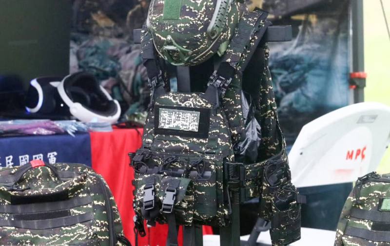 為提升兩棲作戰效能，海軍陸戰隊完成新式戰術背心（圖）研改並於近期換裝，兼顧舒適性、防護性與高適應性。（讀者提供）